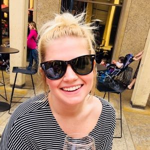 Meet your Posher, Lexis